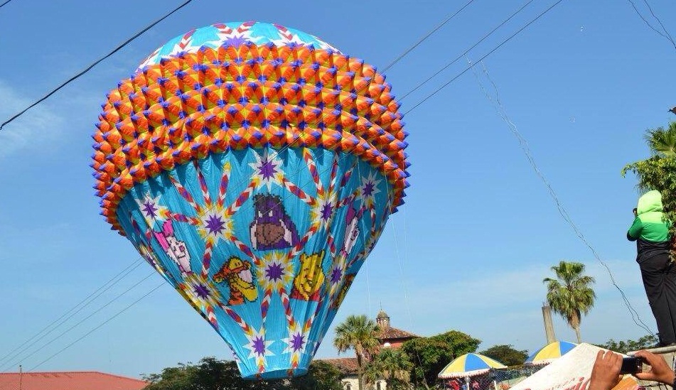 Asiste al Festival de Globos de Cantolla