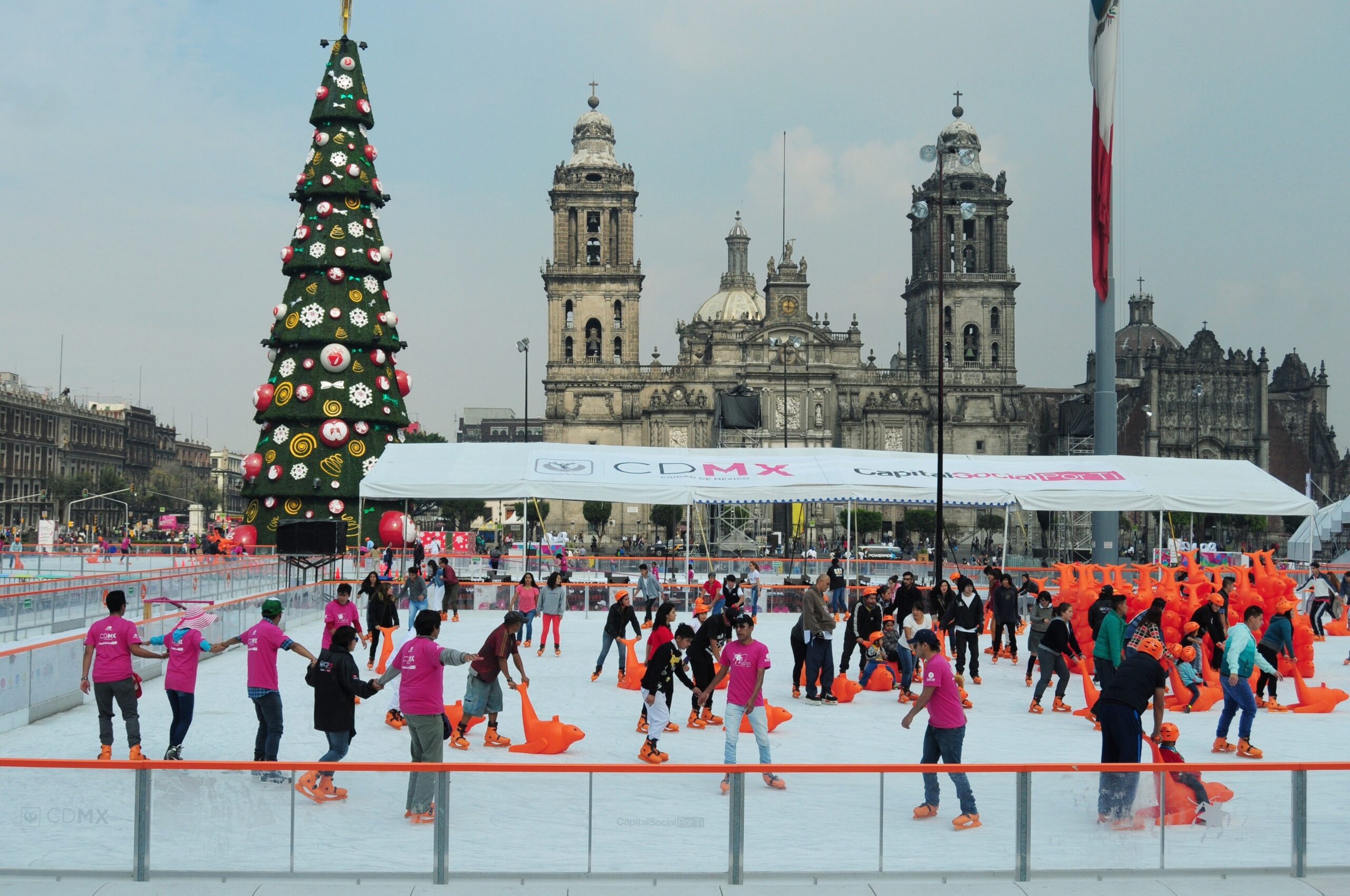 Todos a patinar a la pista de hielo del Zócalo