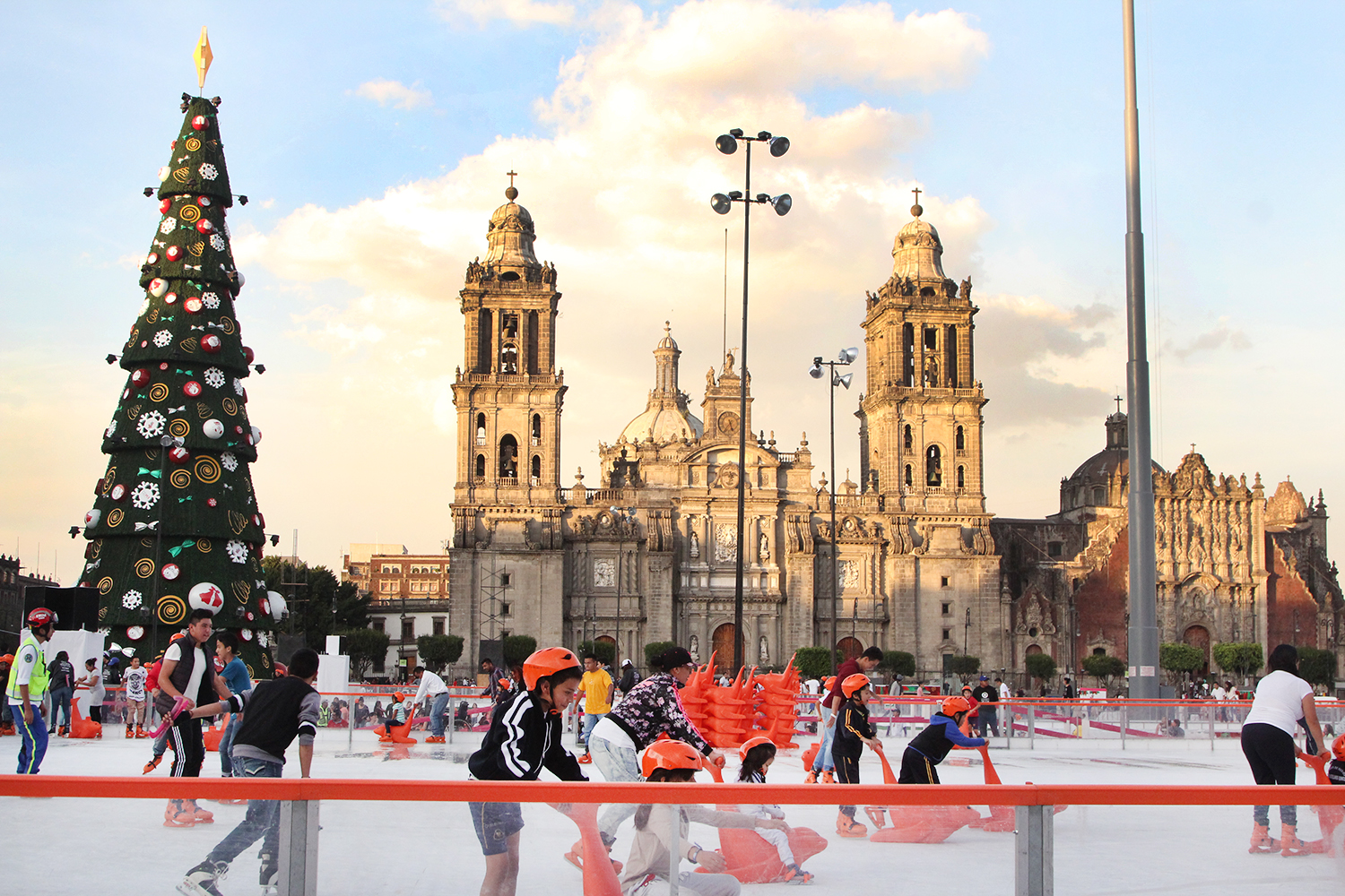 Lo que debes saber para ingresar a la pista de hielo del Zócalo