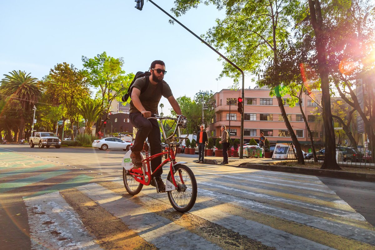 Leer y andar en bici en la CDMX un deporte único