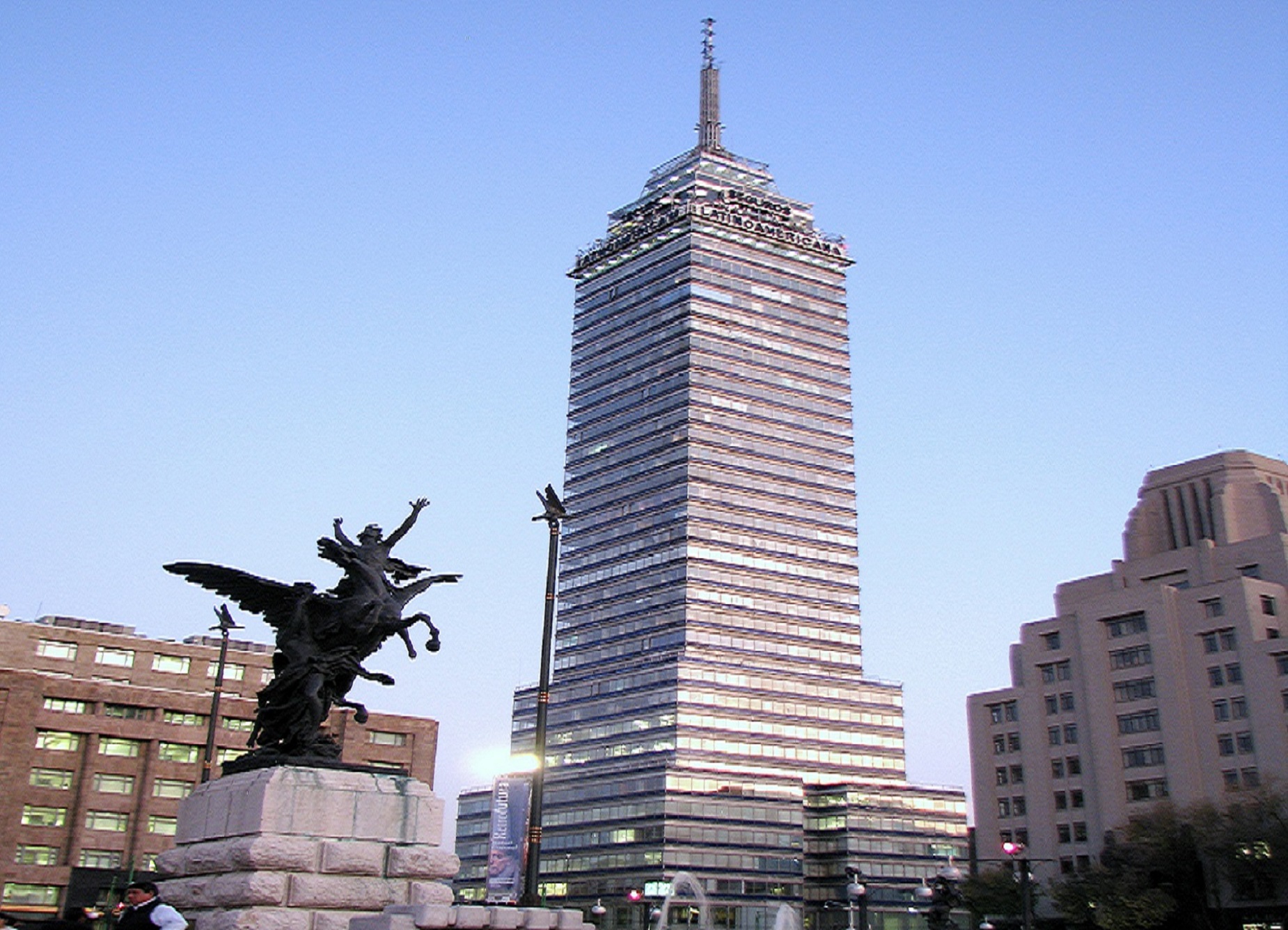 ¡Sube los 720 escalones de la Torre Latino!