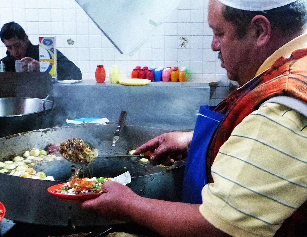 ¡Tres con cochi por favor! Don Beto y sus tacos de cochinada