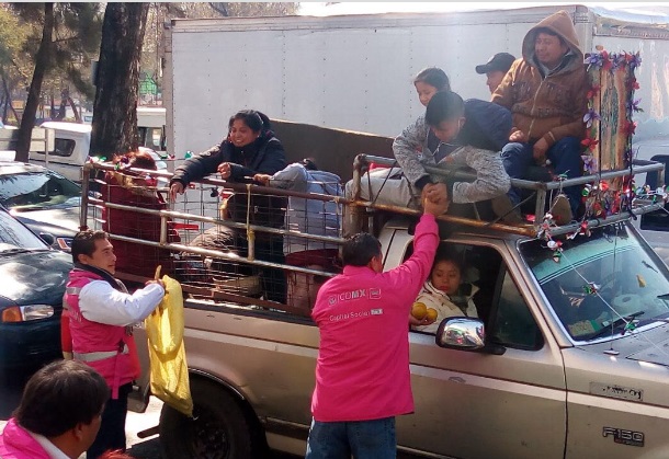 Brindan apoyo y orientación a peregrinos que visitan la Basílica