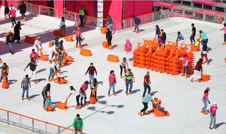 Todo listo para abrir la tradicional pista de hielo en el Zócalo capitalino