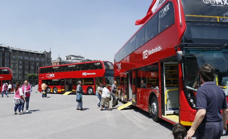 Las nuevas unidades de Metrobús de doble piso siguen asombrando a capitalinos