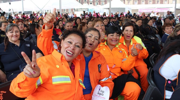 Conmemoran Día Internacional de la Mujer en el Zócalo capitalino