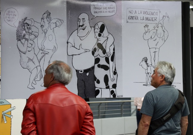 Muestra de caricatura sobre equidad de género en el Metro de CDMX