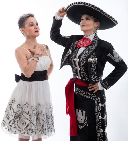 Laura y Lola Cortés celebrarán 40 años de trayectoria con mariachi