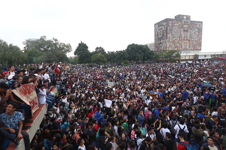 ¡Fuera porros de la UNAM! gritan miles de estudiantes en CU