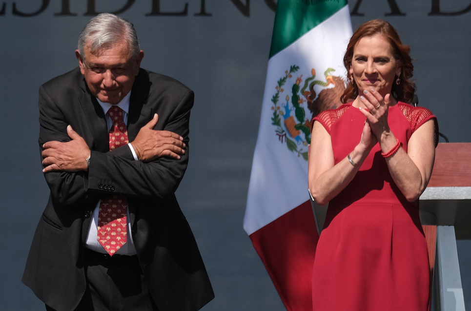 AMLO celebra un año de gobierno en un Zócalo lleno y entusiasta