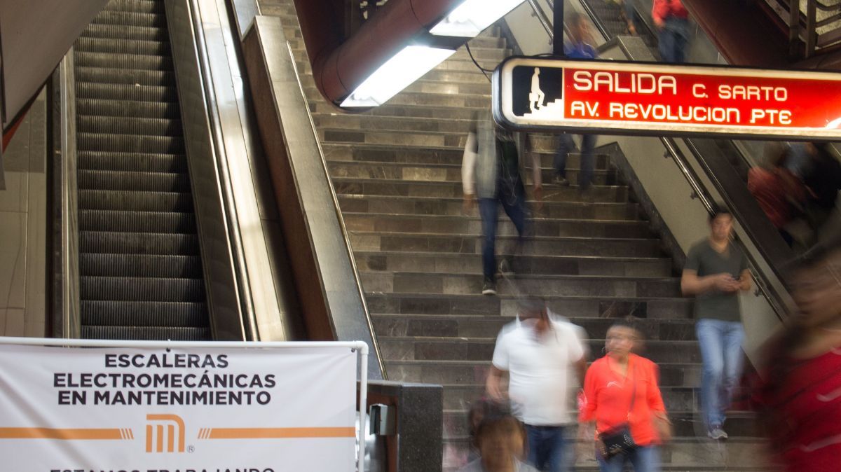 ¡La gente orina en las escaleras del Metro! por eso se descomponen