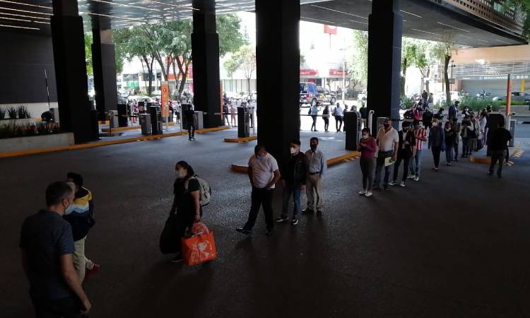 CDMX seguirá en Semáforo Rojo; reabrirán los centros comerciales