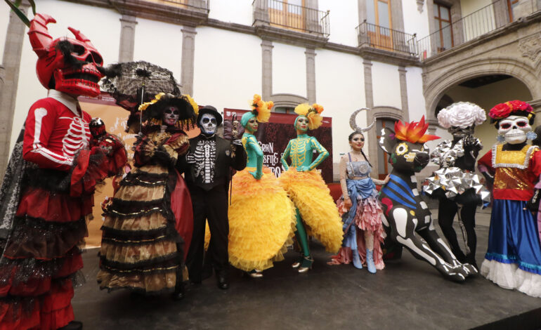 La primera Procesión Comunitaria de Día de Muertos