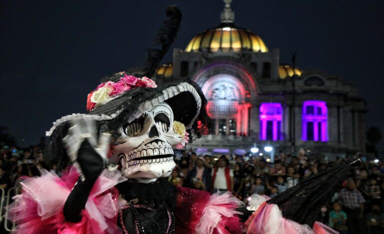 Más de un millón de personas en el Desfile de Día de Muertos