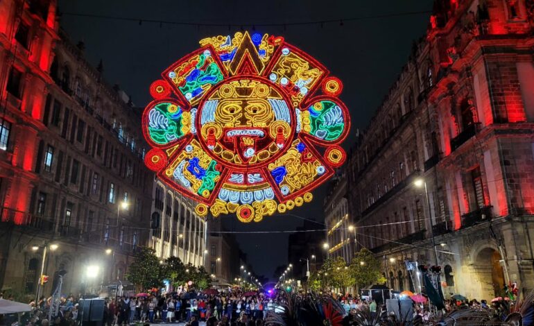 Encienden el Alumbrado Patrio en el Zócalo