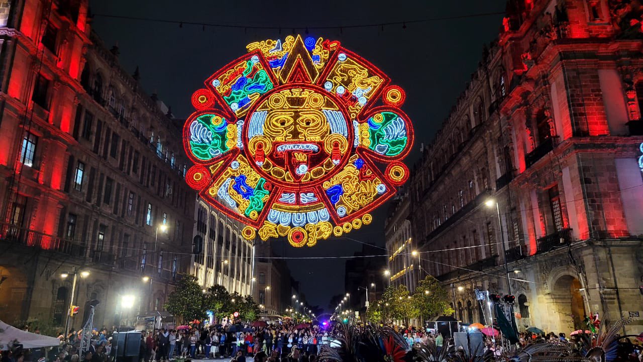 Encienden el Alumbrado Patrio en el Zócalo