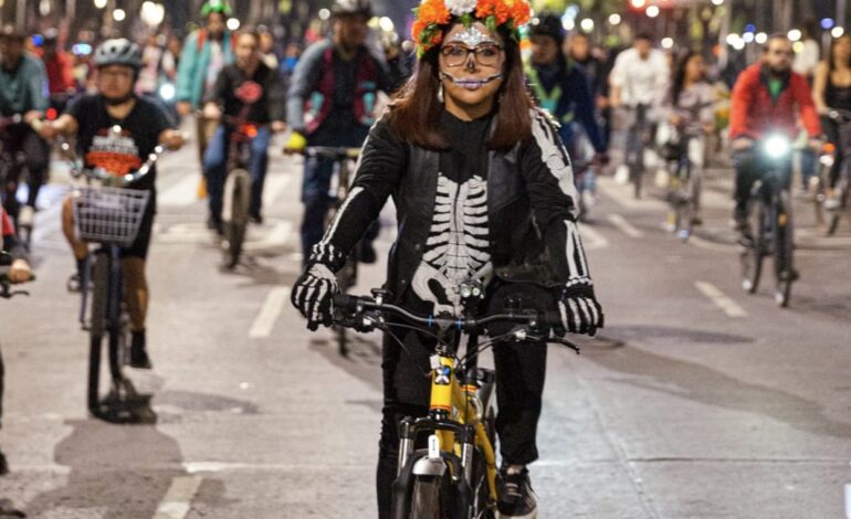 ¡Saca el disfraz! Vamos al Paseo Nocturno Día de Muertos