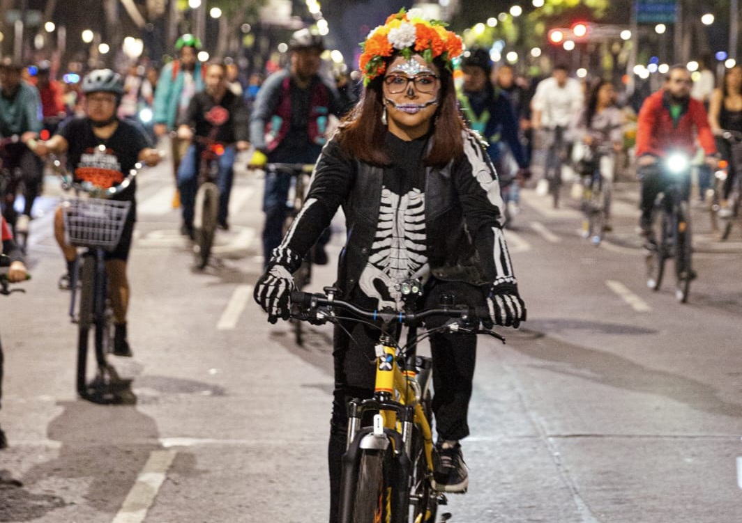 ¡Saca el disfraz! Vamos al Paseo Nocturno Día de Muertos