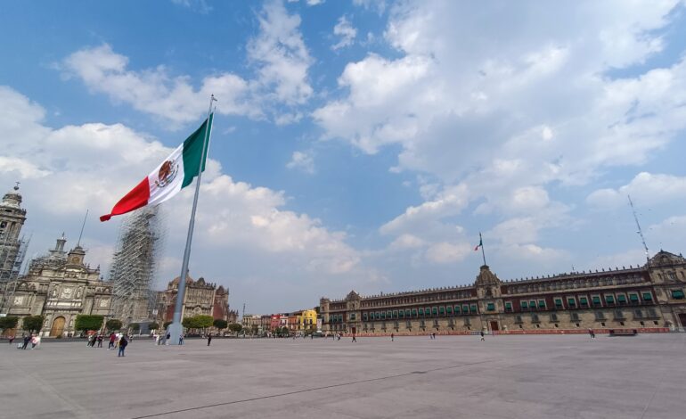 Proponen un Zócalo totalmente peatonal